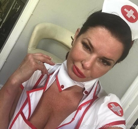 Veronicaavluv naked leaks OnlyFans pic