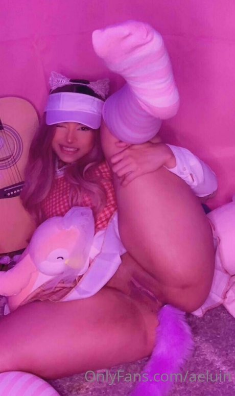 Naakte gelekte OnlyFans-foto van Aeluinv