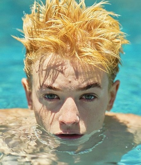 Naakte gelekte OnlyFans-foto van Esther Mcgregor