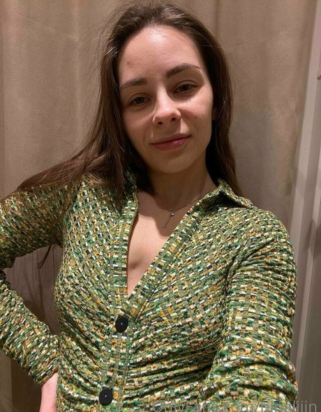 Naakte gelekte OnlyFans-foto van Ninaliiin