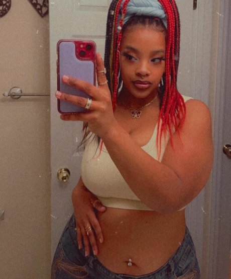 Naken läckt OnlyFans-bild av Kandiiikain