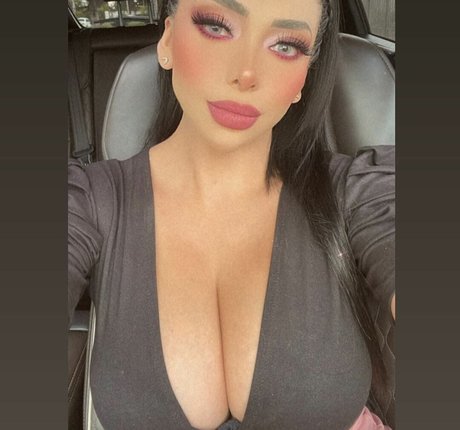 Foto di nudo di fuga di OnlyFans di Aremon