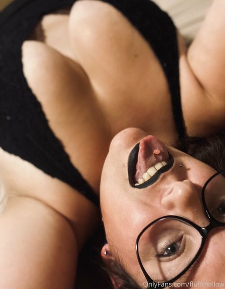 Naken läckt OnlyFans-bild av Fluffmellow