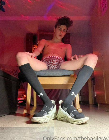 Alasti lekkinud OnlyFans-i pilt Basilgray