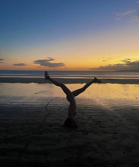 Naakte gelekte OnlyFans-foto van Dana Sartov