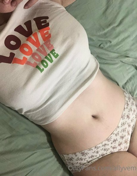 Обнаженная фотография утечки OnlyFans от Allyvem