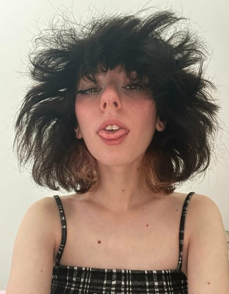 Alasti lekkinud OnlyFans-i pilt Bitchgutzz