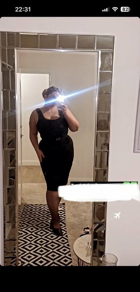 Alasti lekkinud OnlyFans-i pilt Hollie H