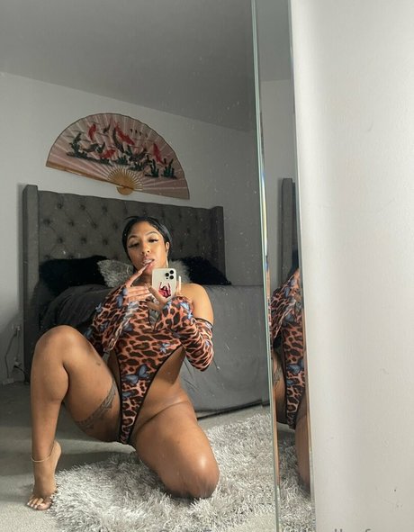 Nahá fotka uniklých OnlyFans od Lordhefnerr