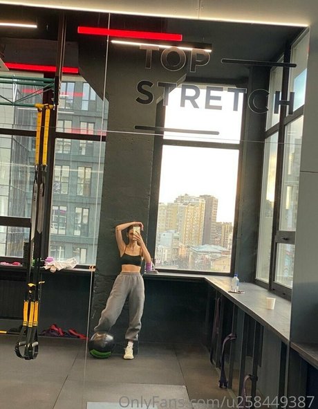 Naken lekkede OnlyFans-bilde av Leonacorona