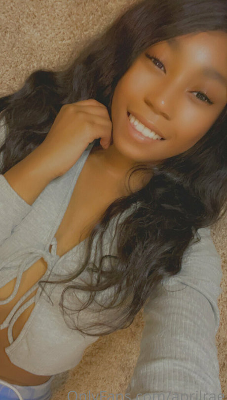 Alasti lekkinud OnlyFans-i pilt Aprilrae