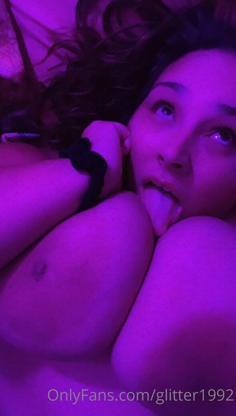 Alasti lekkinud OnlyFans-i pilt Glitter1992