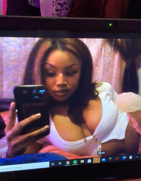 Naakte gelekte OnlyFans-foto van Annaaolympia