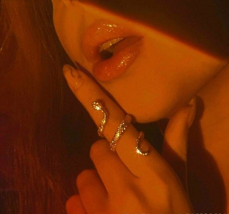 Foto di nudo di fuga di OnlyFans di Dinajuice