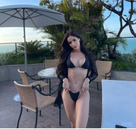 Naken lekkede OnlyFans-bilde av Babi Muniz