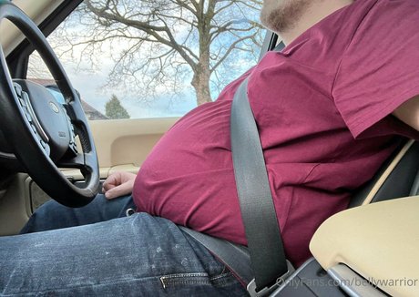 Nacktes geleaktes OnlyFans-Foto von Bellywarrior