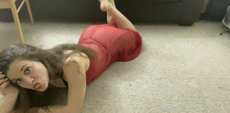 Nacktes geleaktes OnlyFans-Foto von Luvarieluv