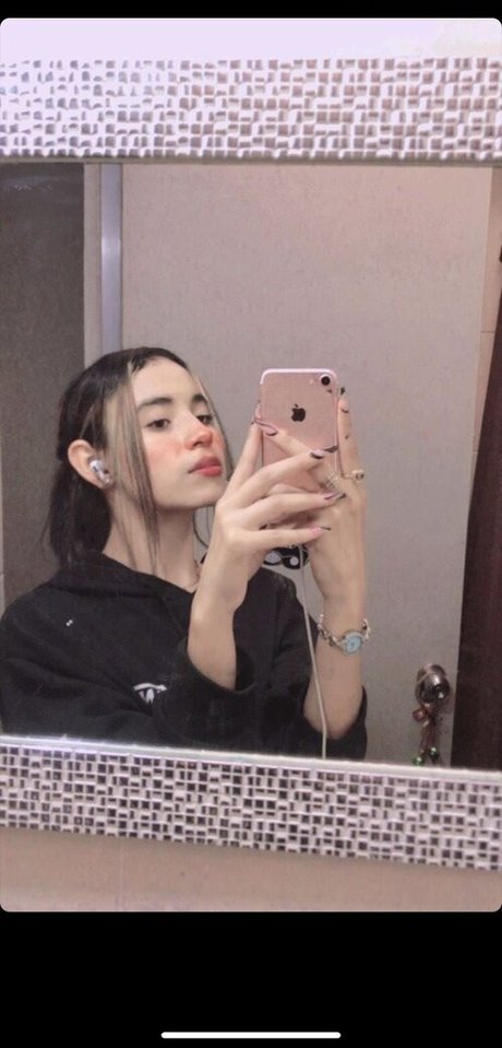 Alasti lekkinud OnlyFans-i pilt Cmp Perla