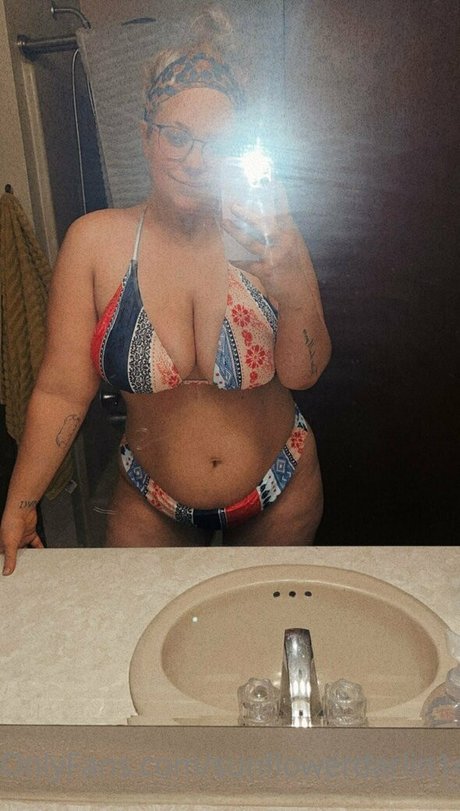 Nahá fotka uniklých OnlyFans od Sunflowerdarlin14