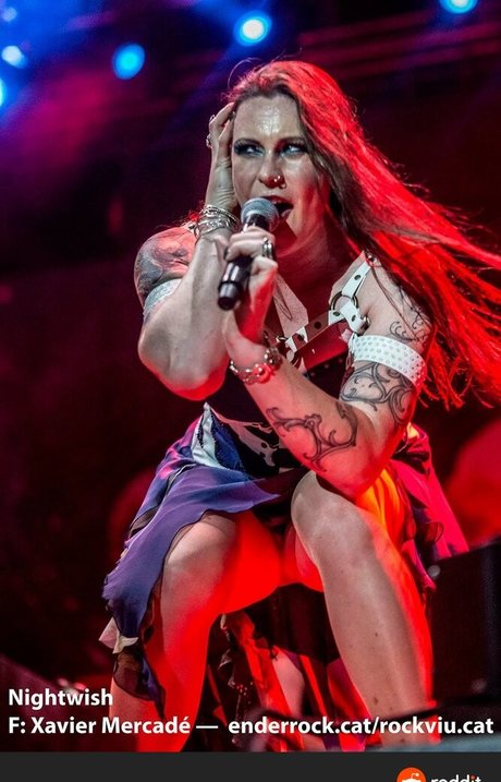 Naken läckt OnlyFans-bild av Floor Jansen