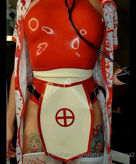 Naken läckt OnlyFans-bild av Latexloverlaura2