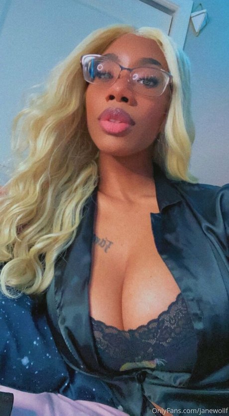 Womanflo naked leaks OnlyFans pic