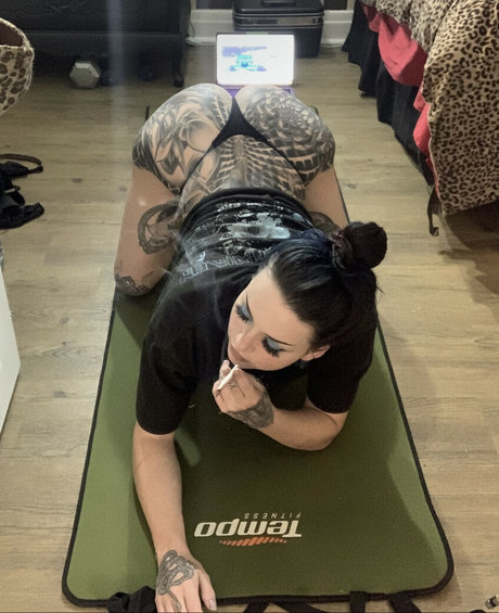 Обнаженная фотография утечки OnlyFans от Trashkitt3n