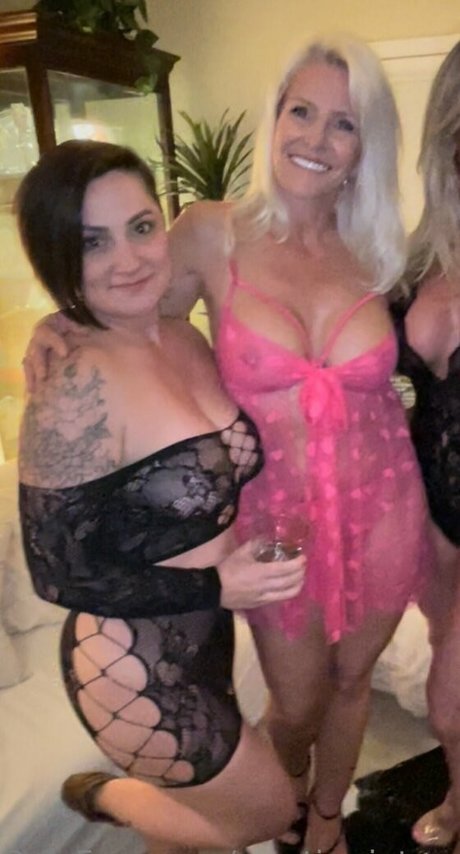 Naakte gelekte OnlyFans-foto van Mysticwintersvip