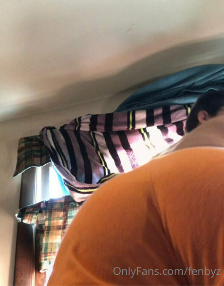 Naken läckt OnlyFans-bild av Fenbyz