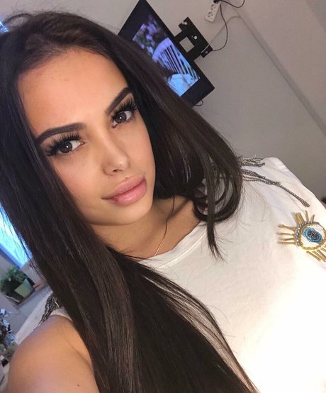 Maya Bulgarien naked leaks OnlyFans pic