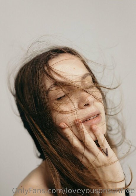 OnlyFans-model Loveyousonsonfree