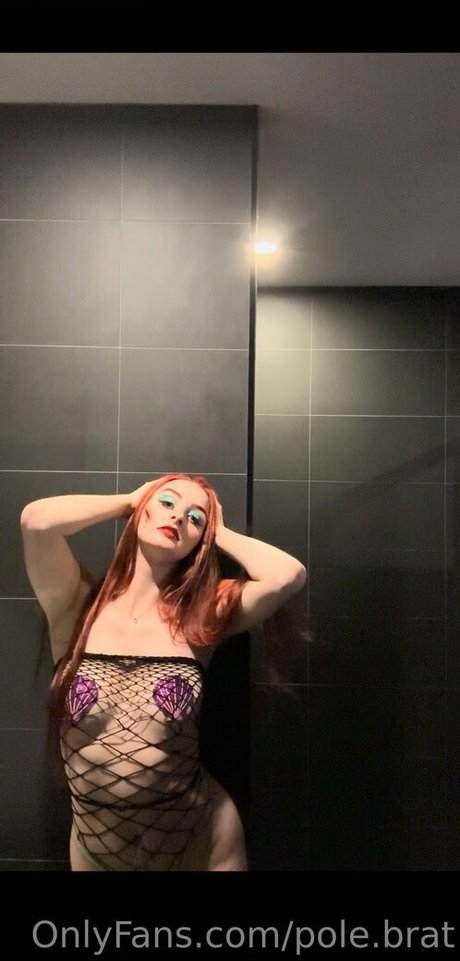 Naken lekkede OnlyFans-bilde av Polebrat