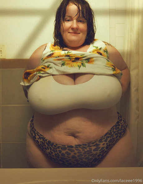 Nahá fotka uniklých OnlyFans od Laceee1996