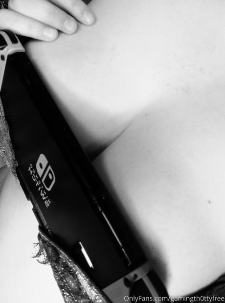 Gamingth0ttyfree naked leaks OnlyFans pic