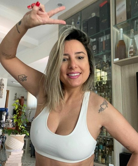 Photo nue de fuite OnlyFans de Carol Bernardi