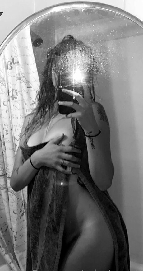 Обнаженная фотография утечки OnlyFans от Tyarah Dziedzic