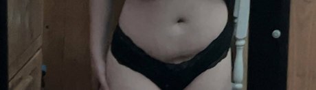 Naken lekkede OnlyFans-bilde av Saturnsssecret