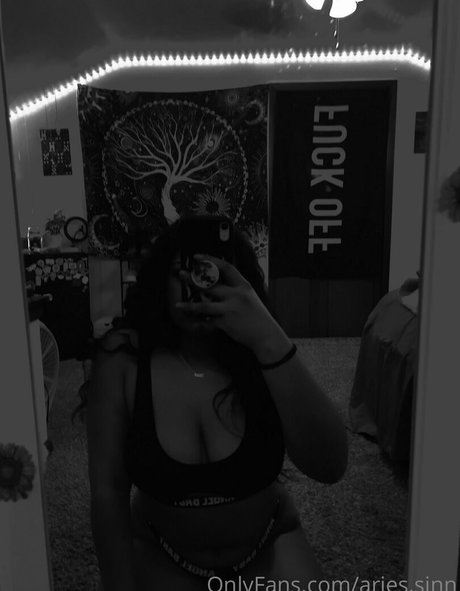 Nahá fotka uniklých OnlyFans od Ariessinn