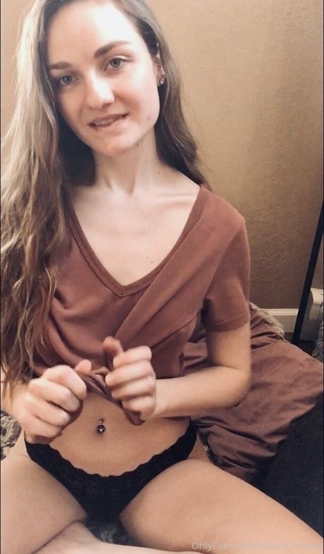 Naken lekkede OnlyFans-bilde av Mountinmadi