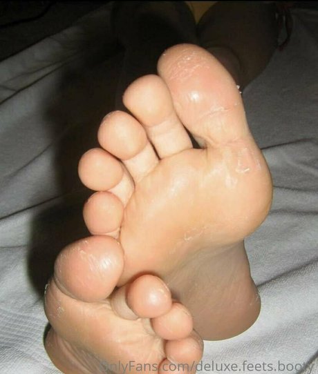 Photo nue de fuite OnlyFans de Deluxefeetsbooty