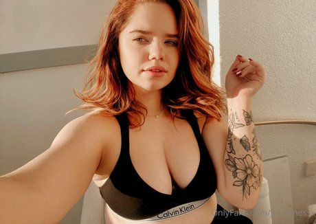 Naken lekkede OnlyFans-bilde av Justamessx