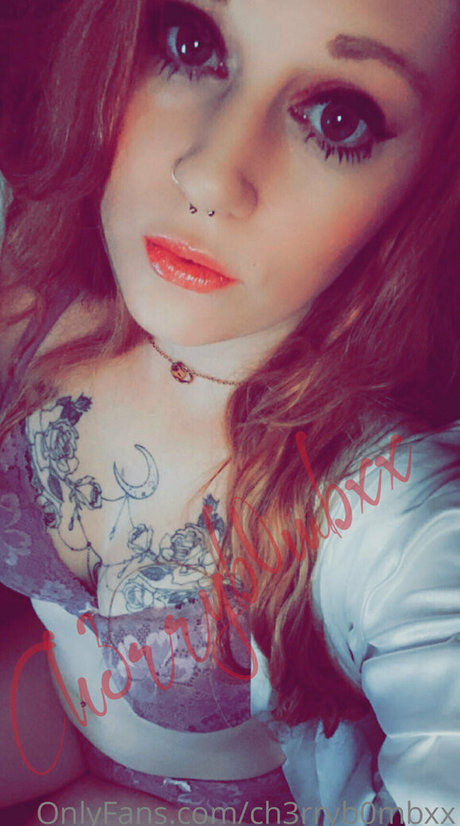 Nahá fotka uniklých OnlyFans od Ch3rryb0mbxx