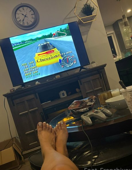 Footfrenchixox OnlyFans泄露裸照