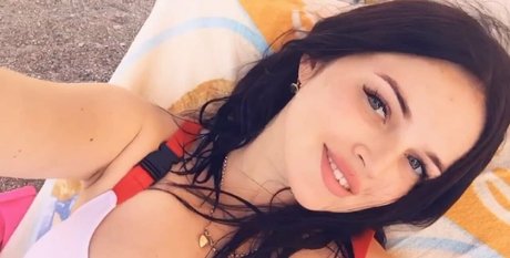 Nahá fotka uniklých OnlyFans od Yanamulberry