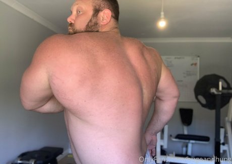 Alasti lekkinud OnlyFans-i pilt Hugeandhung