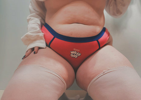 Alasti lekkinud OnlyFans-i pilt Thehaides