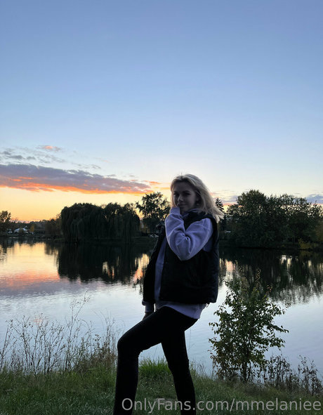 Naken lekkede OnlyFans-bilde av Mmelaniee