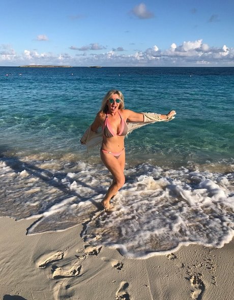 Обнаженная фотография утечки OnlyFans от Lenna Paytas