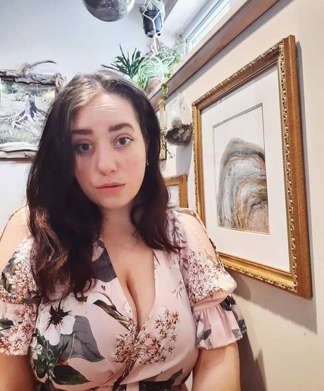 Naakte gelekte OnlyFans-foto van Lartdanstoutessesformes