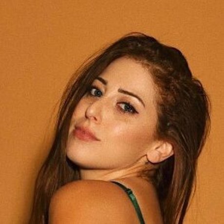 Naken lekkede OnlyFans-bilde av Erica Steiner